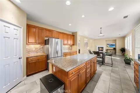 Kitchen - 11002 Persimmon, Fontana, CA 92337 photo 4 of 5