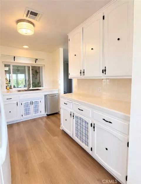 Kitchen - 197 Summit Vw, Calimesa, CA 92320 photo 3 of 4