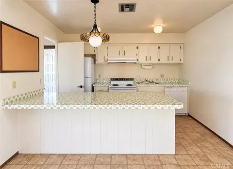 Kitchen - 197 Summit Vw, Calimesa, CA 92320 photo 4 of 4