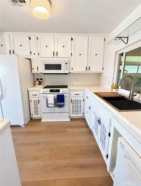 Kitchen - 197 Summit Vw, Calimesa, CA 92320 photo 1 of 4