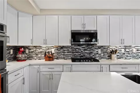 Kitchen - 6860 Edinburgh Rd, Eastvale, CA 92880 photo 2 of 4