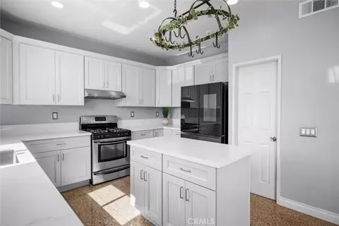 Kitchen - 712 Shaffer St, Corona, CA 92879 photo 3 of 6