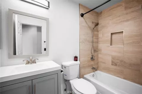 Bath - 712 Shaffer St, Corona, CA 92879 photo 3 of 3