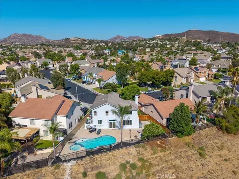 View/Area - 712 Shaffer St, Corona, CA 92879 photo 4 of 13