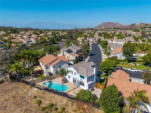 View/Area - 712 Shaffer St, Corona, CA 92879 photo 3 of 13