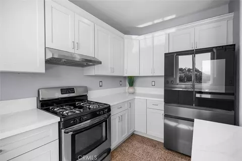 Kitchen - 712 Shaffer St, Corona, CA 92879 photo 4 of 6