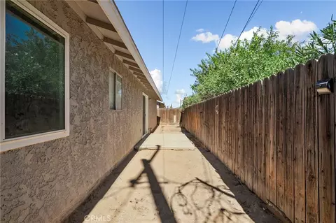 Exterior - 9891 3rd Ave, Hesperia, CA 92345 photo 4 of 5