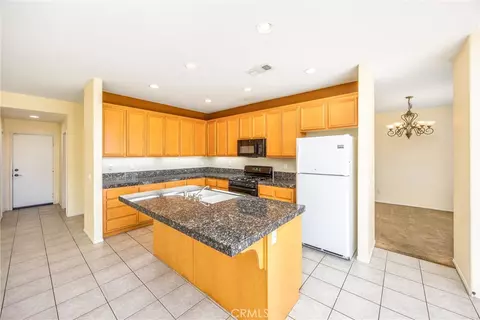 Kitchen - 1570 Thunderbird, Beaumont, CA 92223 photo 2 of 4
