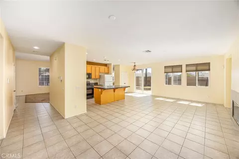 Living - 1570 Thunderbird, Beaumont, CA 92223 photo 7 of 7