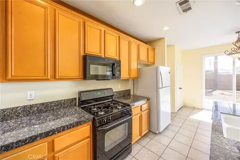 Kitchen - 1570 Thunderbird, Beaumont, CA 92223 photo 4 of 4