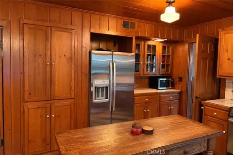 Kitchen - 29682 Hook Crk, Cedar Glen, CA 92321 photo 2 of 5