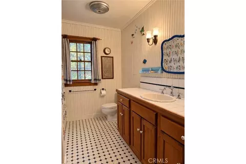 Bath - 29682 Hook Crk, Cedar Glen, CA 92321 photo 1 of 3