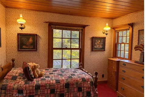 Bedroom - 29682 Hook Crk, Cedar Glen, CA 92321 photo 1 of 4