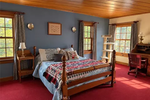 Bedroom - 29682 Hook Crk, Cedar Glen, CA 92321 photo 2 of 4