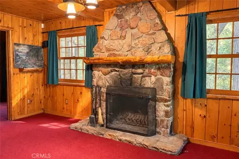 Living - 29682 Hook Crk, Cedar Glen, CA 92321 photo 3 of 4