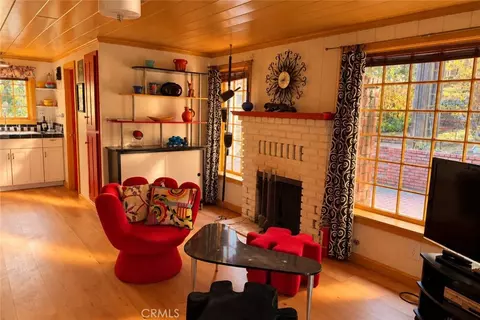 Living - 29682 Hook Crk, Cedar Glen, CA 92321 photo 2 of 4