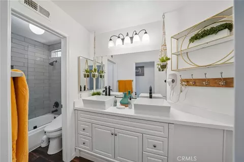 Bath - 30126 Corte Carrizo, Temecula, CA 92591 photo 2 of 5