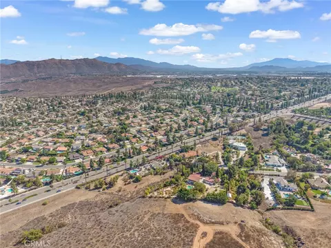 View/Area - 6801 Rycroft Dr, Riverside, CA 92506 photo 11 of 12