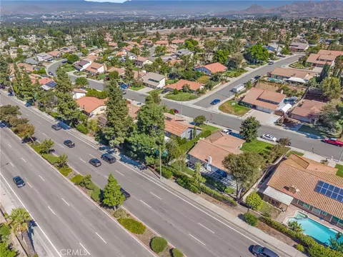 View/Area - 6801 Rycroft Dr, Riverside, CA 92506 photo 4 of 12