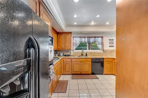 Kitchen - 6801 Rycroft Dr, Riverside, CA 92506 photo 4 of 6