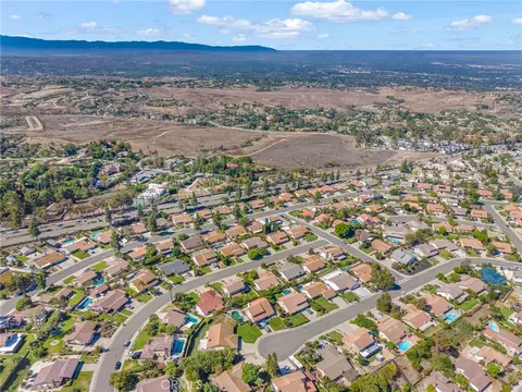 View/Area - 6801 Rycroft Dr, Riverside, CA 92506 photo 9 of 12