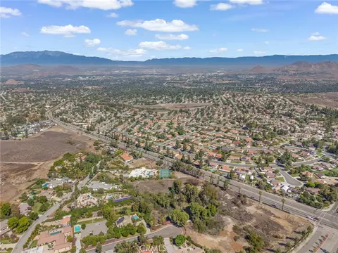 View/Area - 6801 Rycroft Dr, Riverside, CA 92506 photo 12 of 12