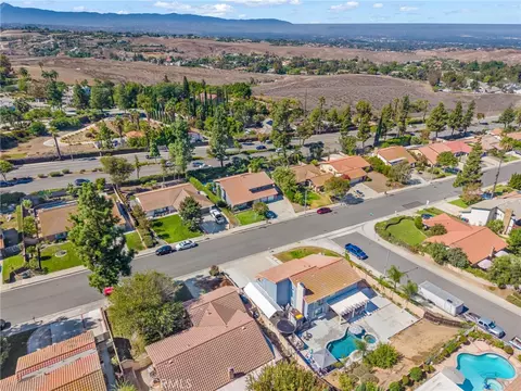 View/Area - 6801 Rycroft Dr, Riverside, CA 92506 photo 7 of 12
