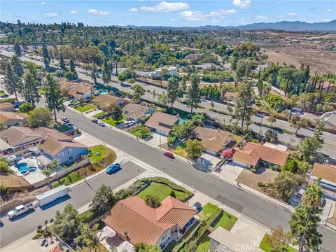 View/Area - 6801 Rycroft Dr, Riverside, CA 92506 photo 6 of 12