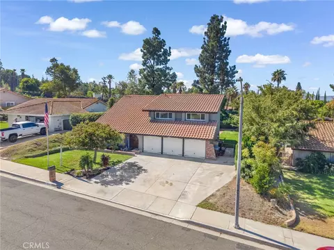 View/Area - 6801 Rycroft Dr, Riverside, CA 92506 photo 1 of 12