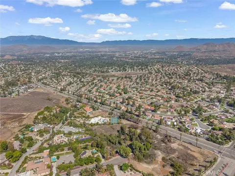 View/Area - 6801 Rycroft Dr, Riverside, CA 92506 photo 12 of 12