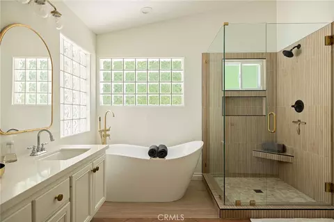 Bath - 79690 Iris Ct, La Quinta, CA 92253 photo 3 of 4