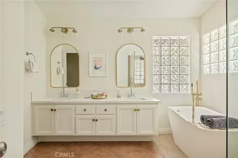 Bath - 79690 Iris Ct, La Quinta, CA 92253 photo 2 of 4