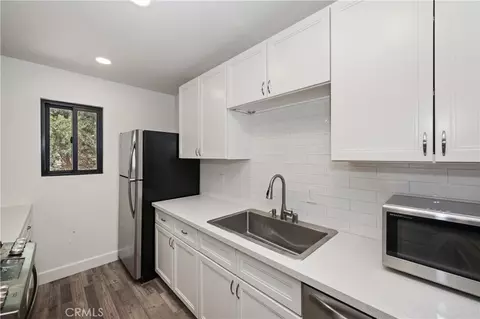 Kitchen - 248 Vista Ave, Sugarloaf, CA 92386 photo 3 of 5