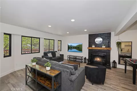 Living - 248 Vista Ave, Sugarloaf, CA 92386 photo 2 of 4