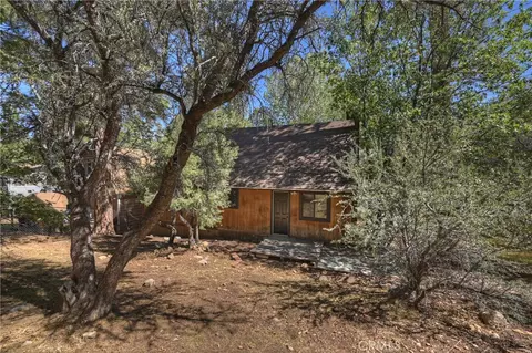 Exterior - 248 Vista Ave, Sugarloaf, CA 92386 photo 4 of 10
