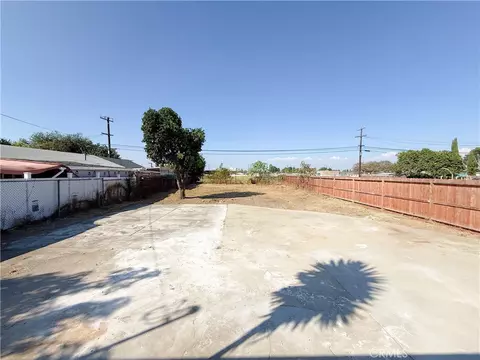 Exterior - 917 W 130th St, Compton, CA 90222 photo 3 of 3