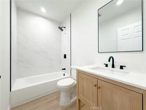 Bath - 917 W 130th St, Compton, CA 90222 photo 1 of 2