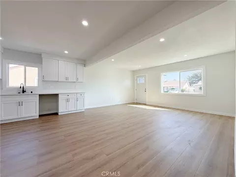 Living - 917 W 130th St, Compton, CA 90222 photo 4 of 5