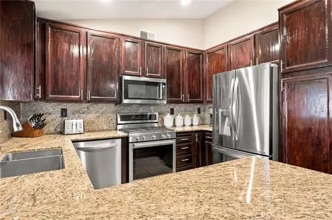 Kitchen - 33593 Pecan, Yucaipa, CA 92399 photo 4 of 4