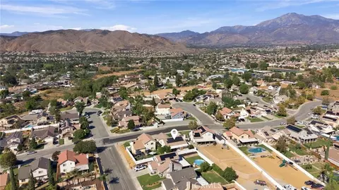 View/Area - 33593 Pecan, Yucaipa, CA 92399 photo 7 of 9