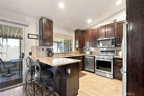 Kitchen - 33593 Pecan, Yucaipa, CA 92399 photo 1 of 4