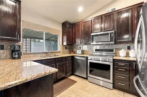 Kitchen - 33593 Pecan, Yucaipa, CA 92399 photo 3 of 4
