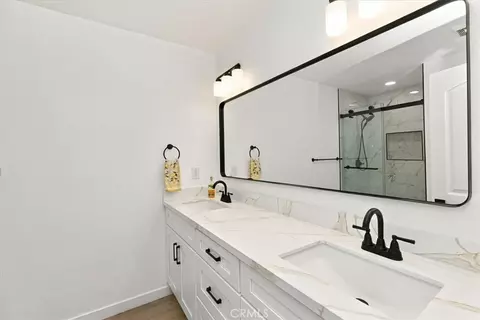 Bath - 675 N Rick St, Orange, CA 92869 photo 3 of 5