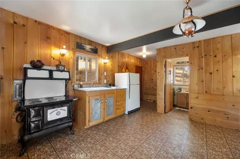 Kitchen - 1700 S Way, Lake Arrowhead, CA 92352 photo 3 of 4