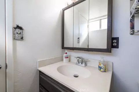 Bath - 2110 7th Ln, Big Bear City, CA 92314 photo 1 of 4