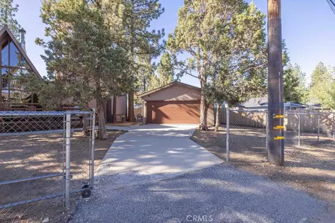 Exterior - 2110 7th Ln, Big Bear City, CA 92314 photo 2 of 11