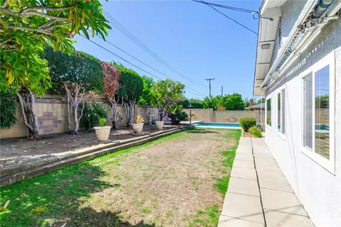Exterior - 1102 E Amber Ave, Orange, CA 92865 photo 6 of 7