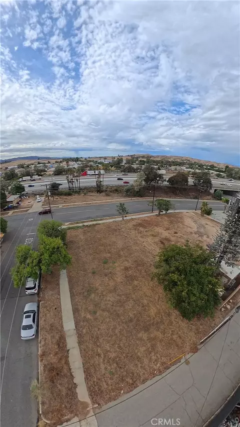 521 Edgar, Beaumont, CA 92223 photo 3