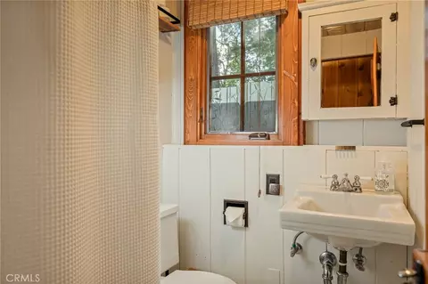 Bath - 28772 Cedar, Lake Arrowhead, CA 92352 photo 2 of 5