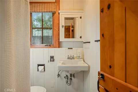 Bath - 28772 Cedar, Lake Arrowhead, CA 92352 photo 1 of 5